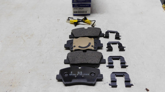 Bremsbeläge Scheibenbremse 5830159A10 Hyundai H350 Ewi hinten mit Warnkontakt