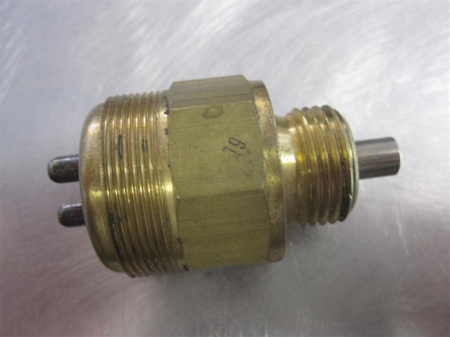 Schalter Druckschalter Rückfahrleuchte 0501311818 ZF Iveco Eurostar Scania 2 3 4