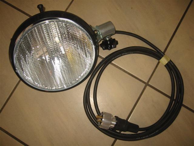 Arbeitsscheinwerfer universal mit Schalter und Leitung 2500mm 1G8002340011 Hella