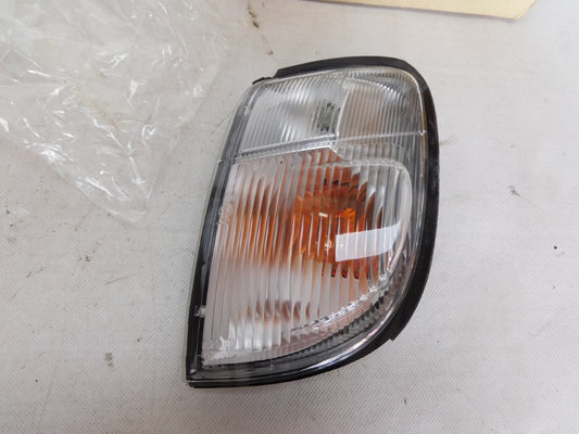 Standlicht Blinker links LAMP SIDE COMBI 261153S225 Nissan Pick Up D22