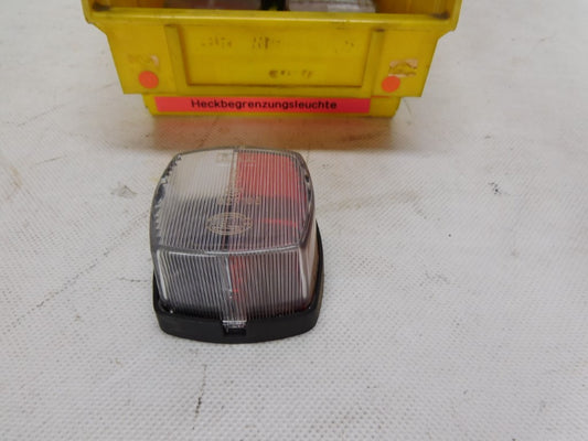 Seitenbegrenzung Umrissleuchte Heckbegrenzungsleuchte Hella 2XS005639-001 C5W seitlicher Anbau rot weiß