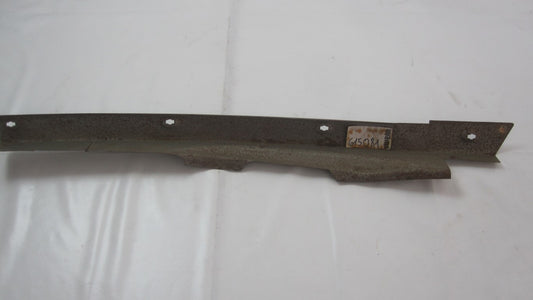 Kotflügelbefestigungskante Kante Kotflügel links vorn 615081 Peugeot 104